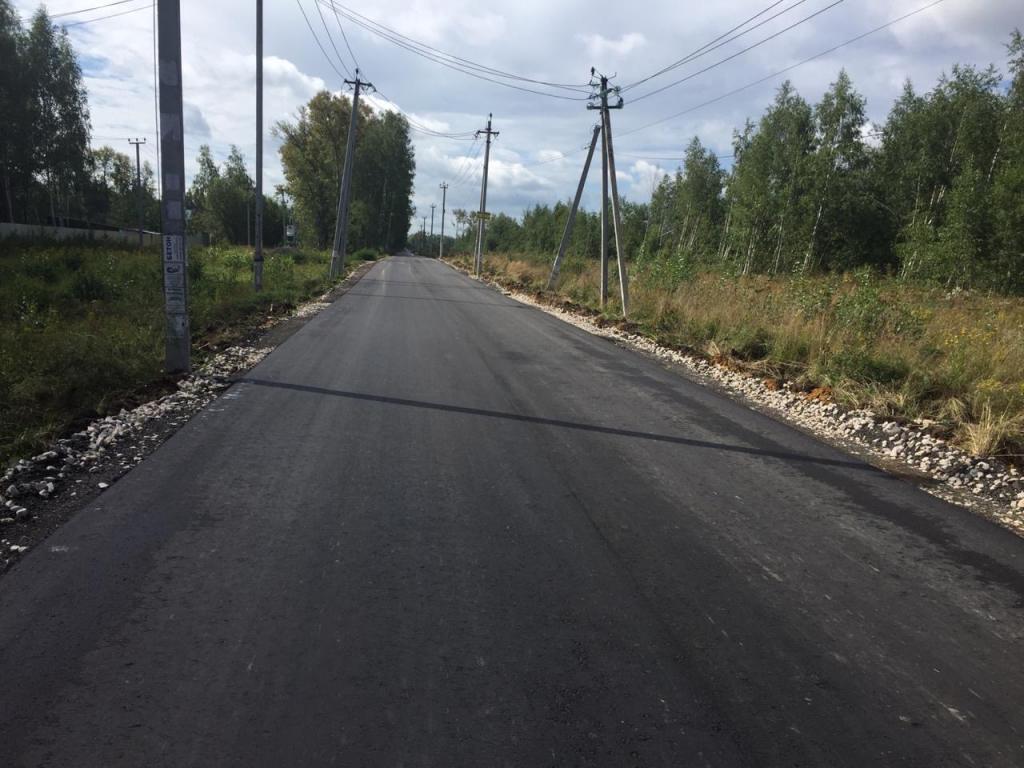 Администрацией района произведены работы по укладке нового асфальта и расширению автодороги от трассы М5 Урал до деревни Бубново.