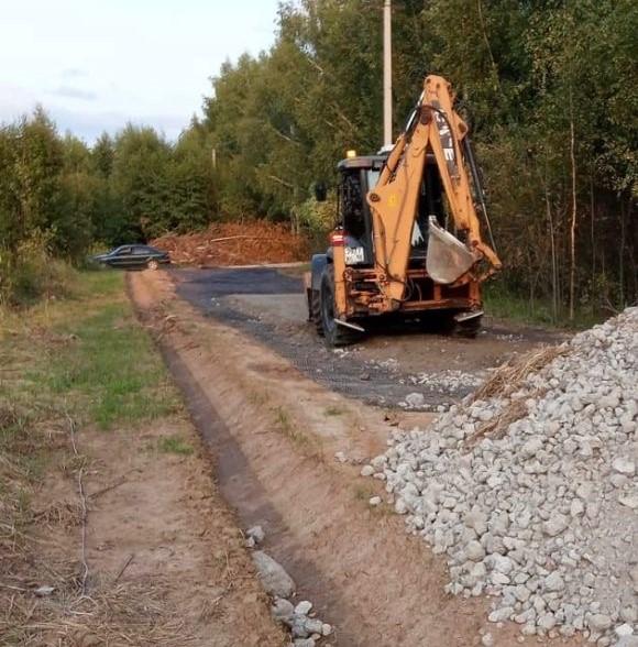 В поселке «Рыболово парк» начато строительство дороги в следующем этапе.