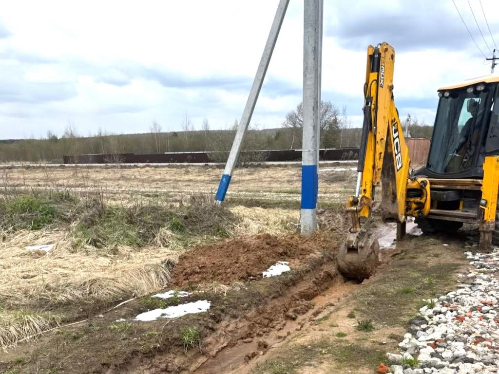 В поселке «Голландская деревня-2 этап» произведена укладка дополнительных труб под дорогой.
