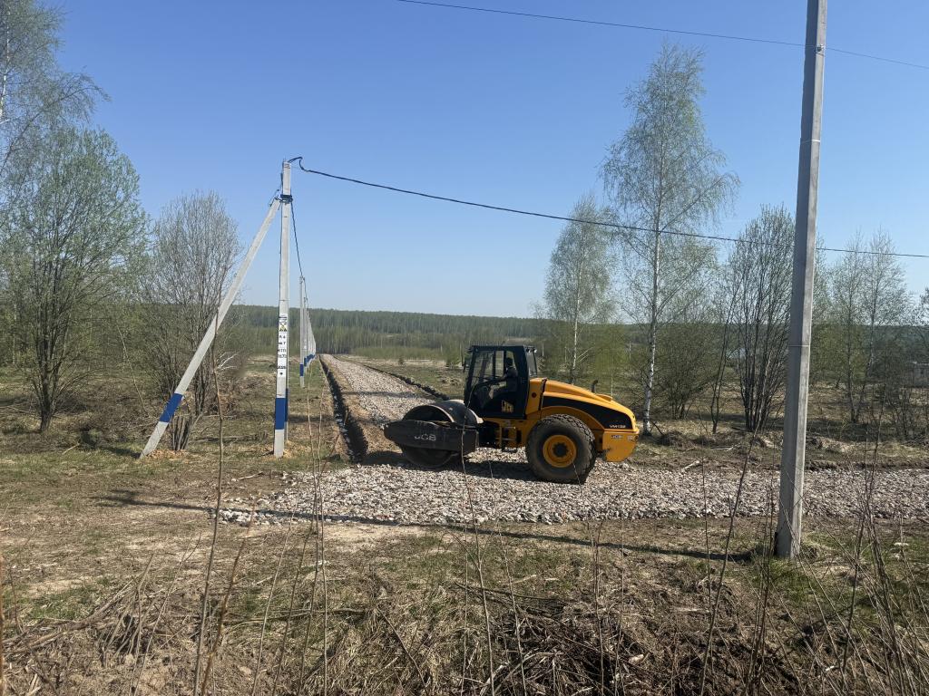 В поселке «Рыболово парк-4 этап» произведена трамбовка рабочей автодороги.