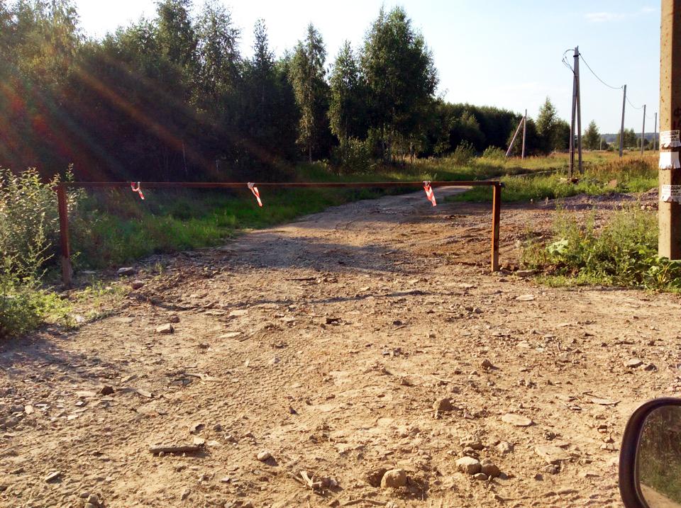 В поселке «Ясная поляна» сделано еще 350 метров дорог и установлены шлагбаумы